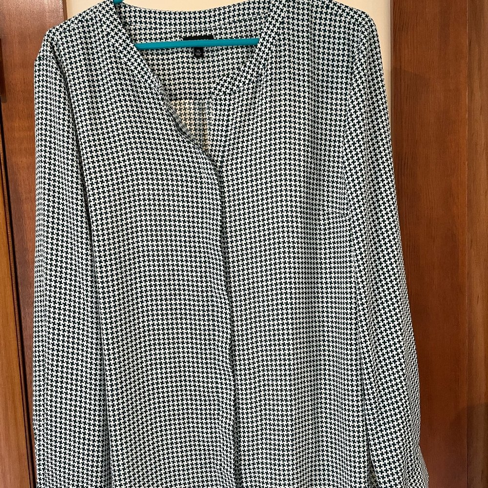 Talbots Green and White Graphic LS Blouse, NWOT, Size XL
